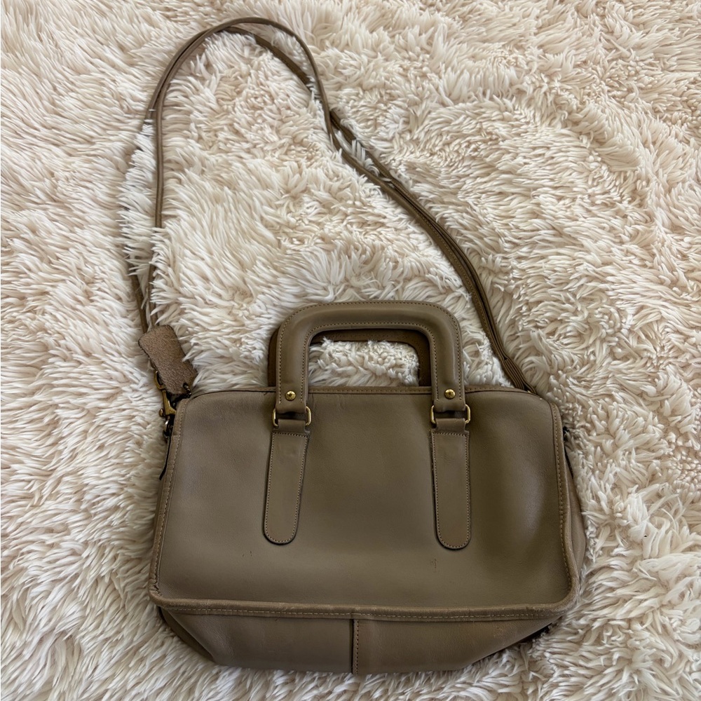 Structured Shoulder Bag in Taupe Leather - Picture 4 of 5